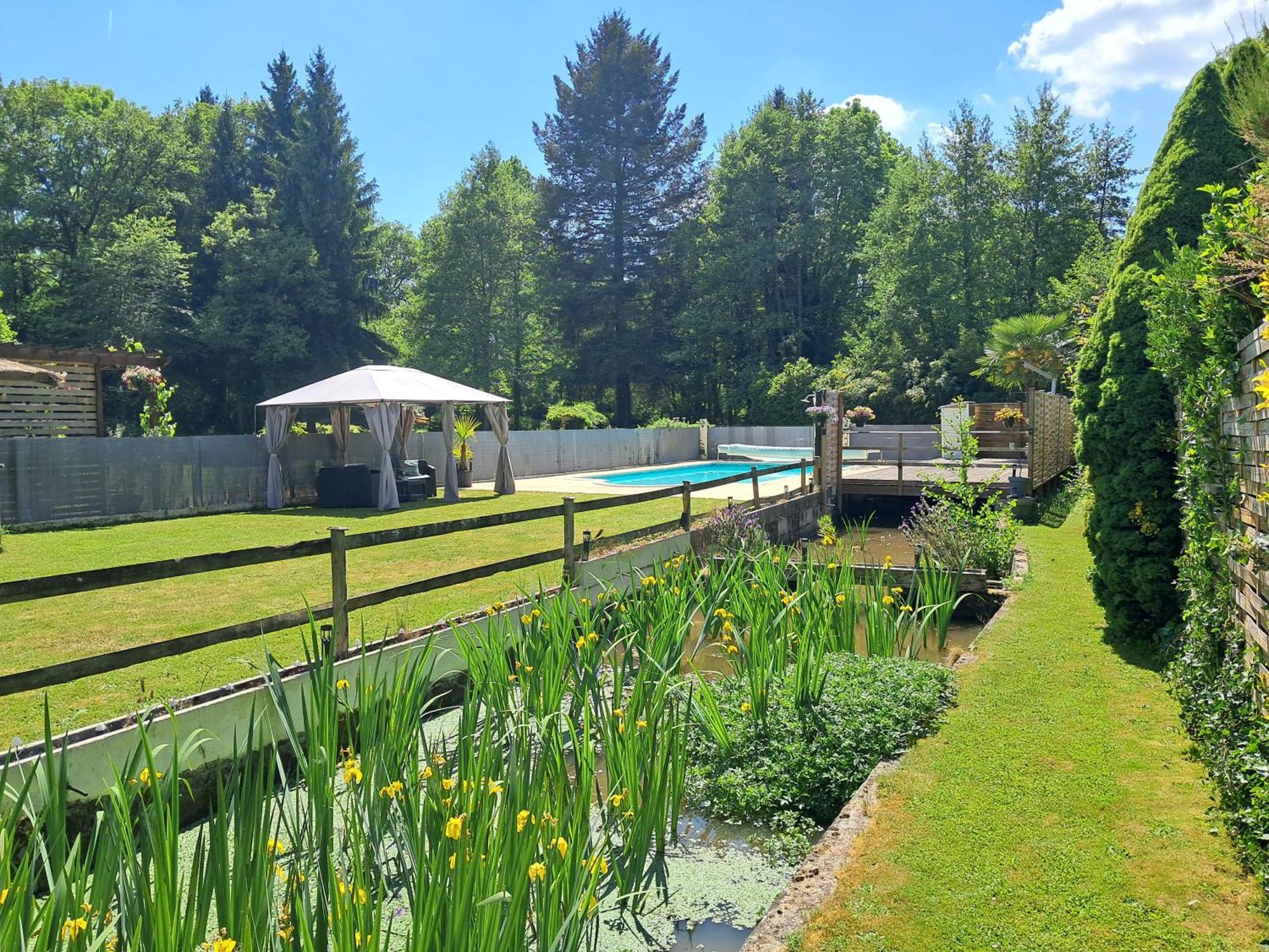 Moulin Du Pommier Glamping & Camping Saulgond 外观 照片